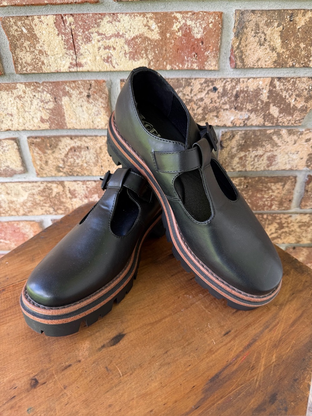 Korks Vega Mary Jane Loafers Womenโs Size 10 Excellent Condition!